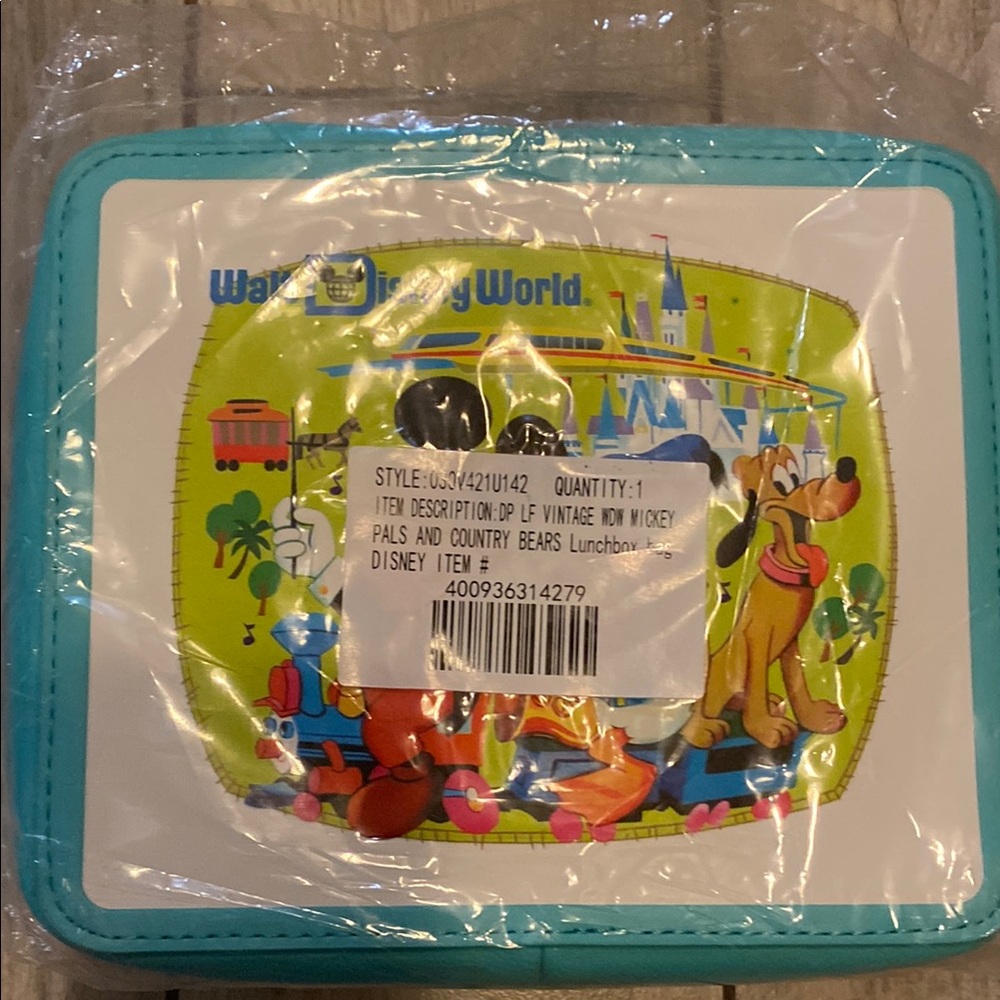 NWT Disney World 50th Anniversary Vault- 🌟Loungefly soft lunch bag crossbody